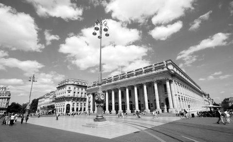 La façade du Grand-Théâtre de Bordeaux, place de la Comédie.