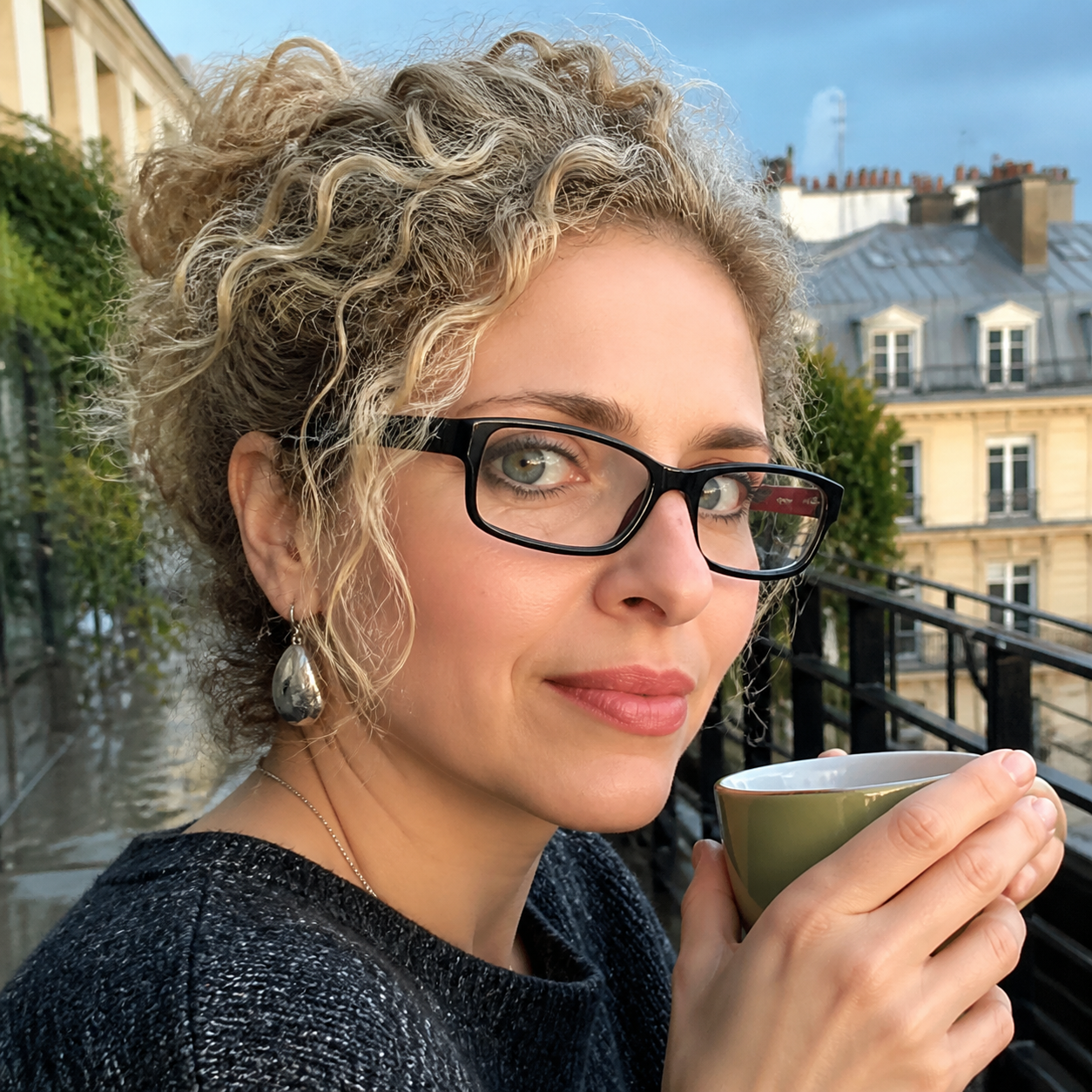 Portrait illustrant le profil fictif de Inès